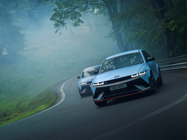 Hyundai IONIQ 5 N - debut in cadrul Goodwood Festival of Speed - 06_IONIQ5N_Exterior_Driving_Winding_Road_Front_02.jpg