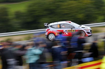 Inceput bun pentru echipa Hyundai Shell World Rally pe teren propriu in Raliul Germaniei