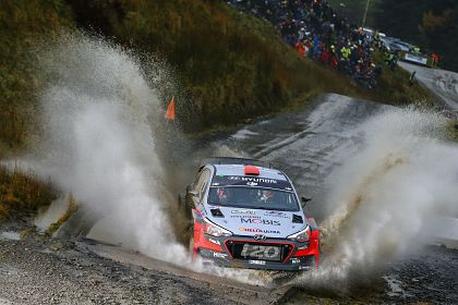 Hyundai Motorsport ocupa un loc pe podium dupa prima zi din Raliul Marii Brtianii