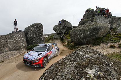 Hyundai Motorsport ramane in lupta pentru un loc pe podium in Raliul Portugaliei