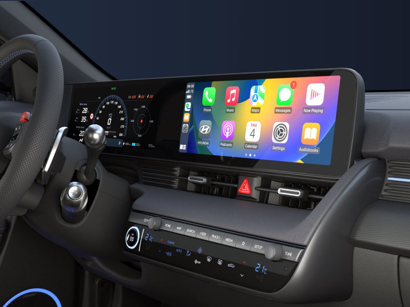 Apple Car Play / Android Auto.