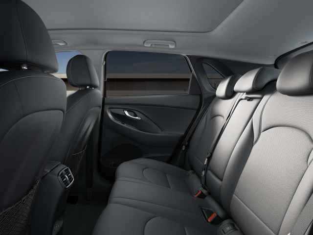 Hyundai i30 – mai indraznet, mai tehnologizat - Hyundai i30 Hatchback Interior (3).jpg