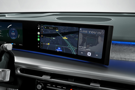 Apple CarPlay™ si Android Auto™.