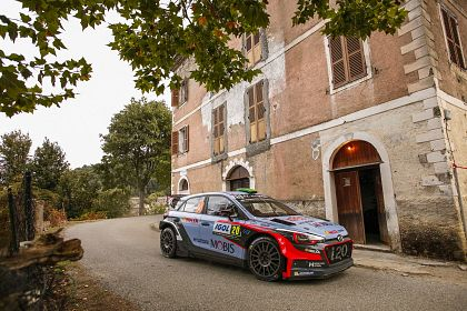 Hyundai Motorsport si-a consolidat sansele pentru obtinerea unui loc pe podium in Turul Corsicii