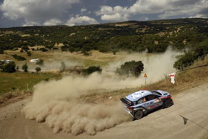 Thierry Neuville se afla pe primul loc, inaintea ultimei zile din Raliul Sardiniei