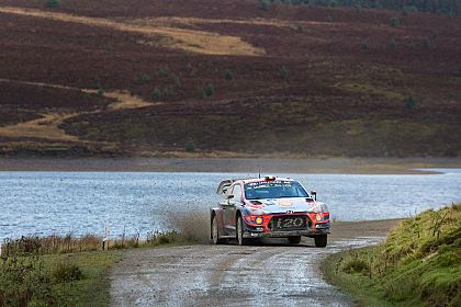 Hyundai Motorsport si Thierry Neuville au incheiat pe podium in Raliul Marii Britanii