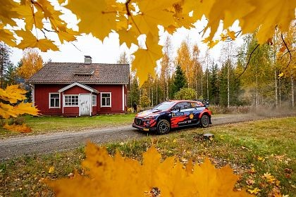 Hyundai Motorsport are doua echipaje pe podium, dupa prima zi din Raliul Finlandei