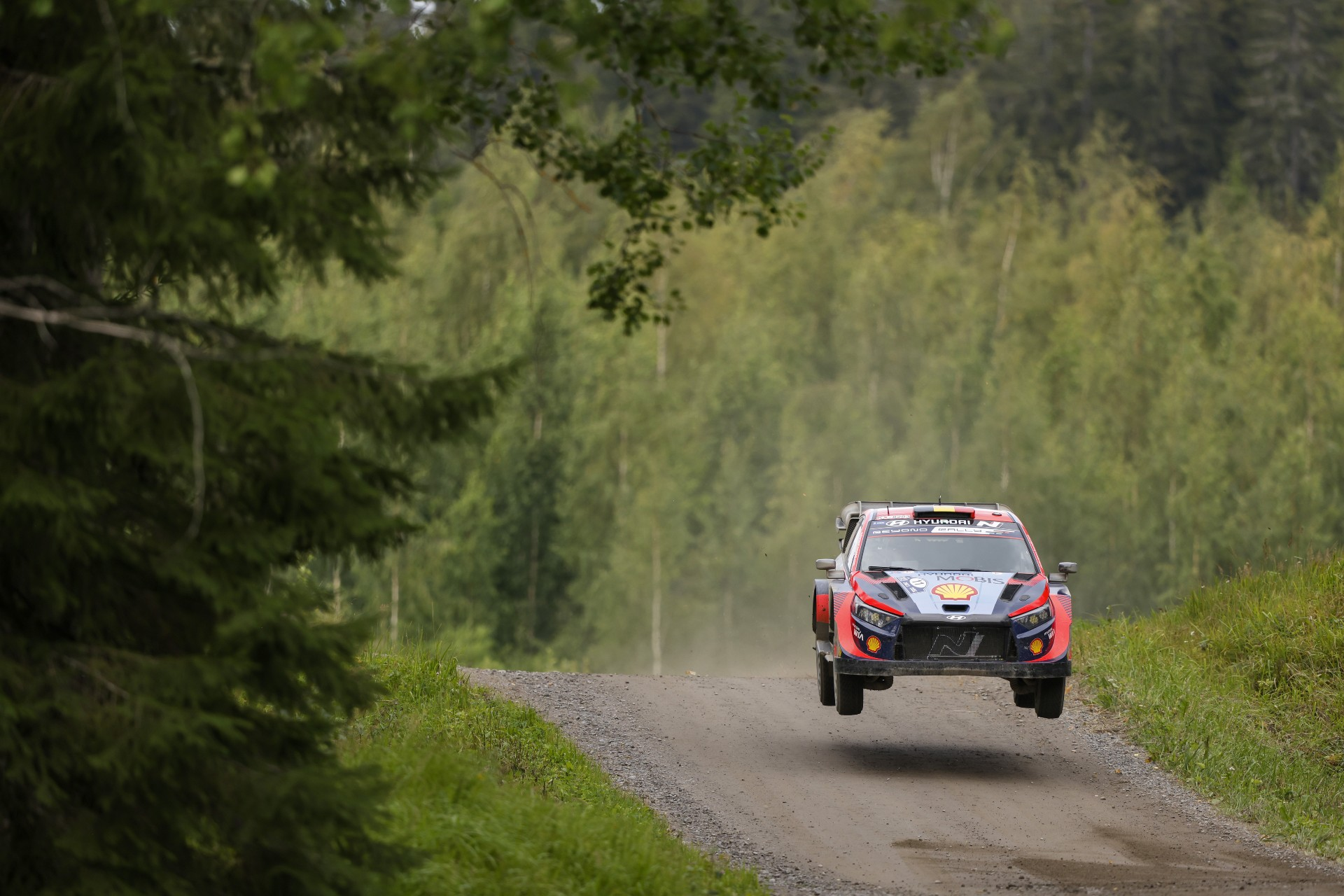 Thierry Neuville si Hyundai Motorsport lupta pentru victorie in Raliul Finlandei