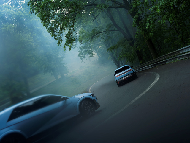 Hyundai IONIQ 5 N - debut in cadrul Goodwood Festival of Speed - 07_IONIQ5N_Exterior_Driving_Winding_Road_Rear_02.jpg