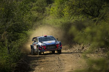 Hyundai Motorsport se lupta pentru un loc pe podium in Raliul Argentinei