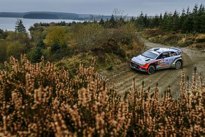 Hyundai Motorsport s-a clasat pe podium in Raliul Marii Britanii