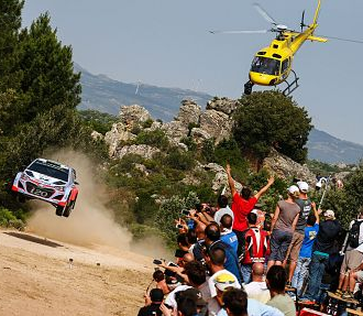 Echipa Hyundai Motorsport se lupta pentru podium in Raliul Sardiniei