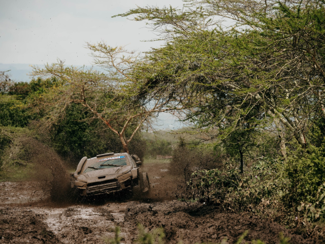 Podium pentru Adrien Fourmaux si Hyundai Motorsport in Raliul Safari Kenya - 0279d2ec-2fd7-1620-c923-9f8cd87ebf14.jpg