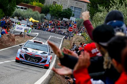 Pilotii Hyundai Motorsport continua lupta pentru puncte in Raliul Spaniei