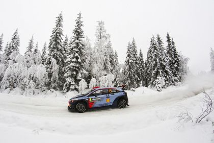 Hyundai Motorsport si Thierry Neuville au impus ritmul in prima zi din Raliul Suediei