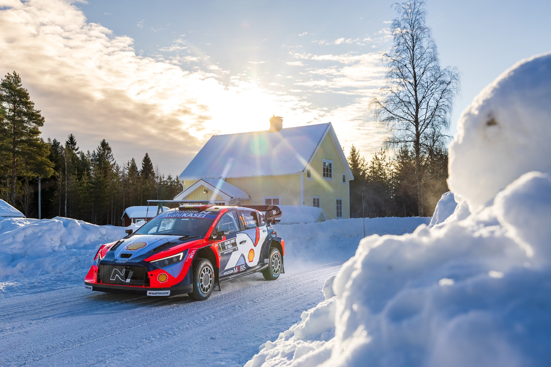 Hyundai Motorsport s-a clasat pe podium si in Raliul Suediei