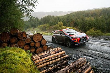 Hyundai Motorsport se afla in lupta pentru podium, dupa prima zi din Raliul Marii Britanii