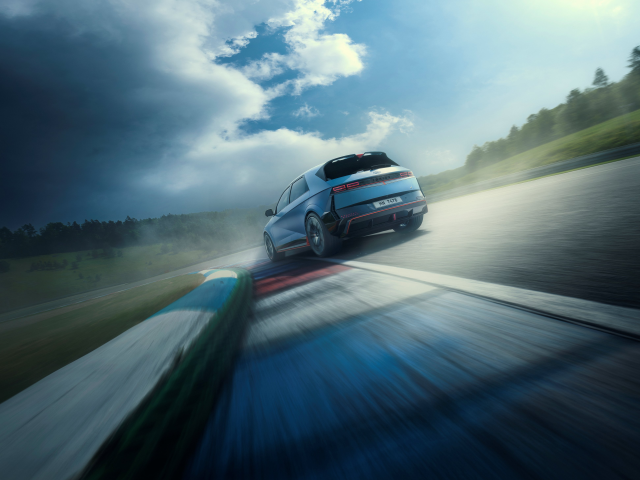 Hyundai IONIQ 5 N - debut in cadrul Goodwood Festival of Speed - 02_IONIQ5N_Exterior_Driving_Circuit_Rear_01.jpg