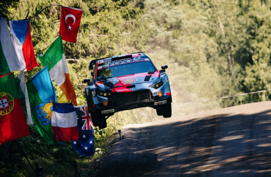 Hyundai Motorsport a avut doua echipaje in top 5 la Raliul Finlandei