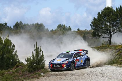 Echipajele Hyundai Motorsport concureaza pentru clasarea pe podium in Raliul Portugaliei