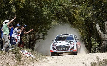 Echipa Hyundai Shell World Rally a avut o prima zi solicitanta in etapa WRC din Sardinia