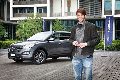 Hyundai a oferit o unitate Santa Fe ambasadorului de marca Ricardo Kaká