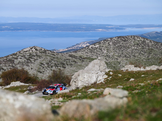Hayden Paddon si Hyundai Motorsport au urcat pe podium in Raliul Croatiei - 0afc76e1-f4f4-e2da-eca9-6fe424e0762b.jpg