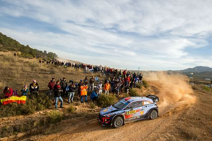 Hyundai Motorsport se lupta pentru un loc pe podium in Raliul Spaniei