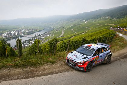 Hyundai Motorsport se afla in lupta pentru un loc pe podium dupa prima zi din Raliul Germaniei