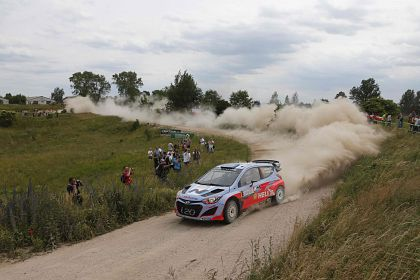 Un podium si final in puncte pentru toate cele trei masini ale Hyundai Shell World Rally
