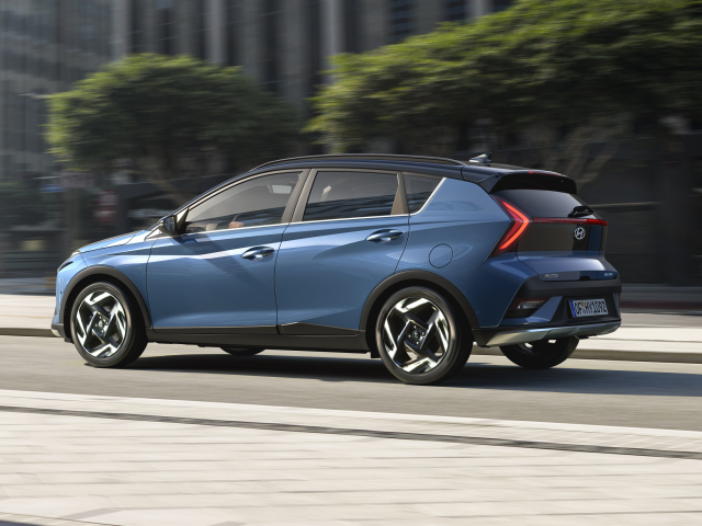 Noul SUV Hyundai Bayon: eleganta si functionalitate - HME_BC3_CUV_EViz_EXT_5UC_VibrantBluePearl_52910Q0430_SHOT_C008.jpg