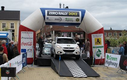 Modelul electric Hyundai ix35 cu celule de hidrogen a fost testat in Europa in cadrul Zero Rally