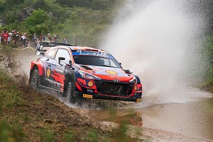Hyundai Motorsport si Thierry Neuville au incheiat pe podium Raliul Sardiniei