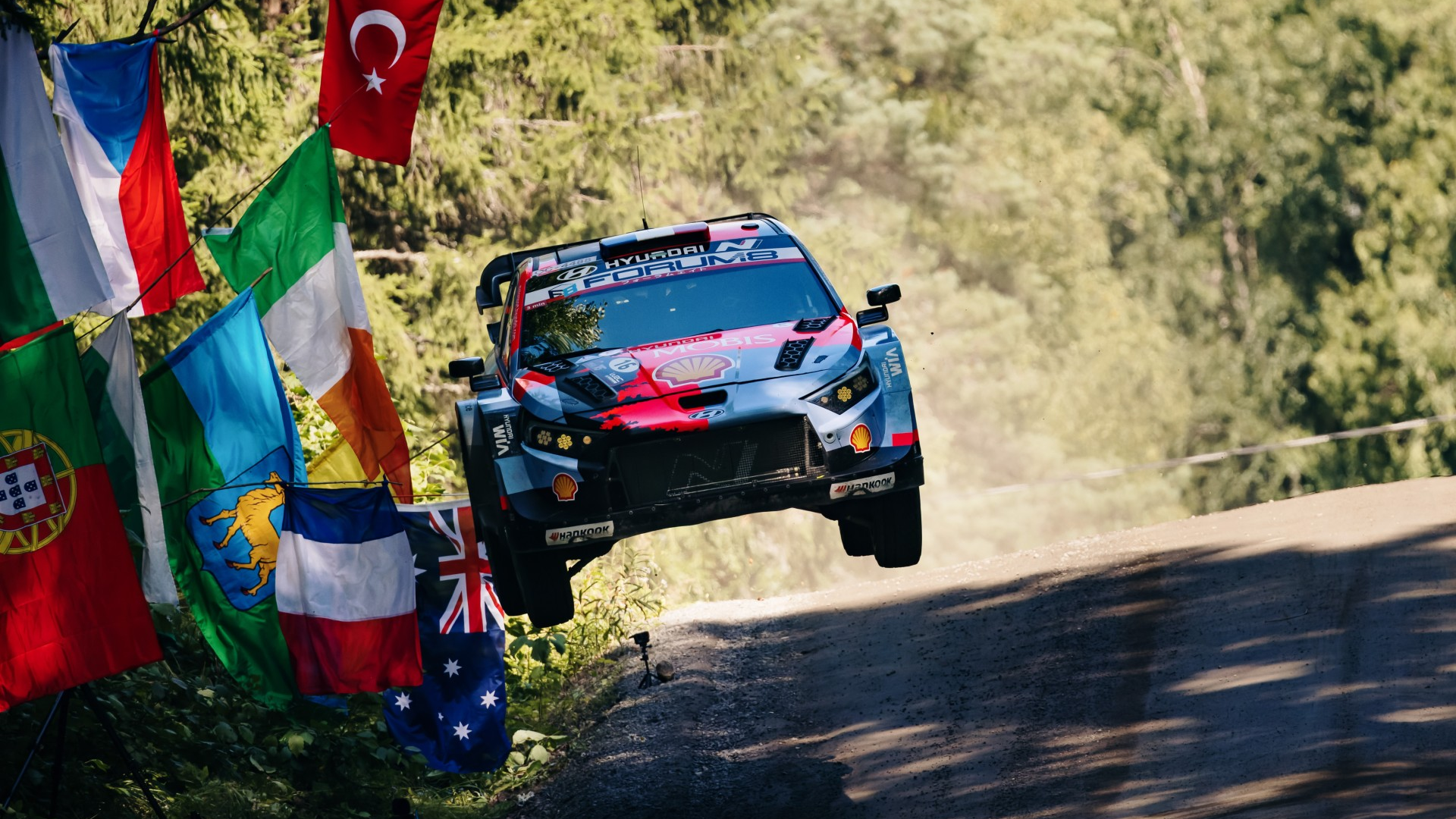Hyundai Motorsport a avut doua echipaje in top 5 la Raliul Finlandei