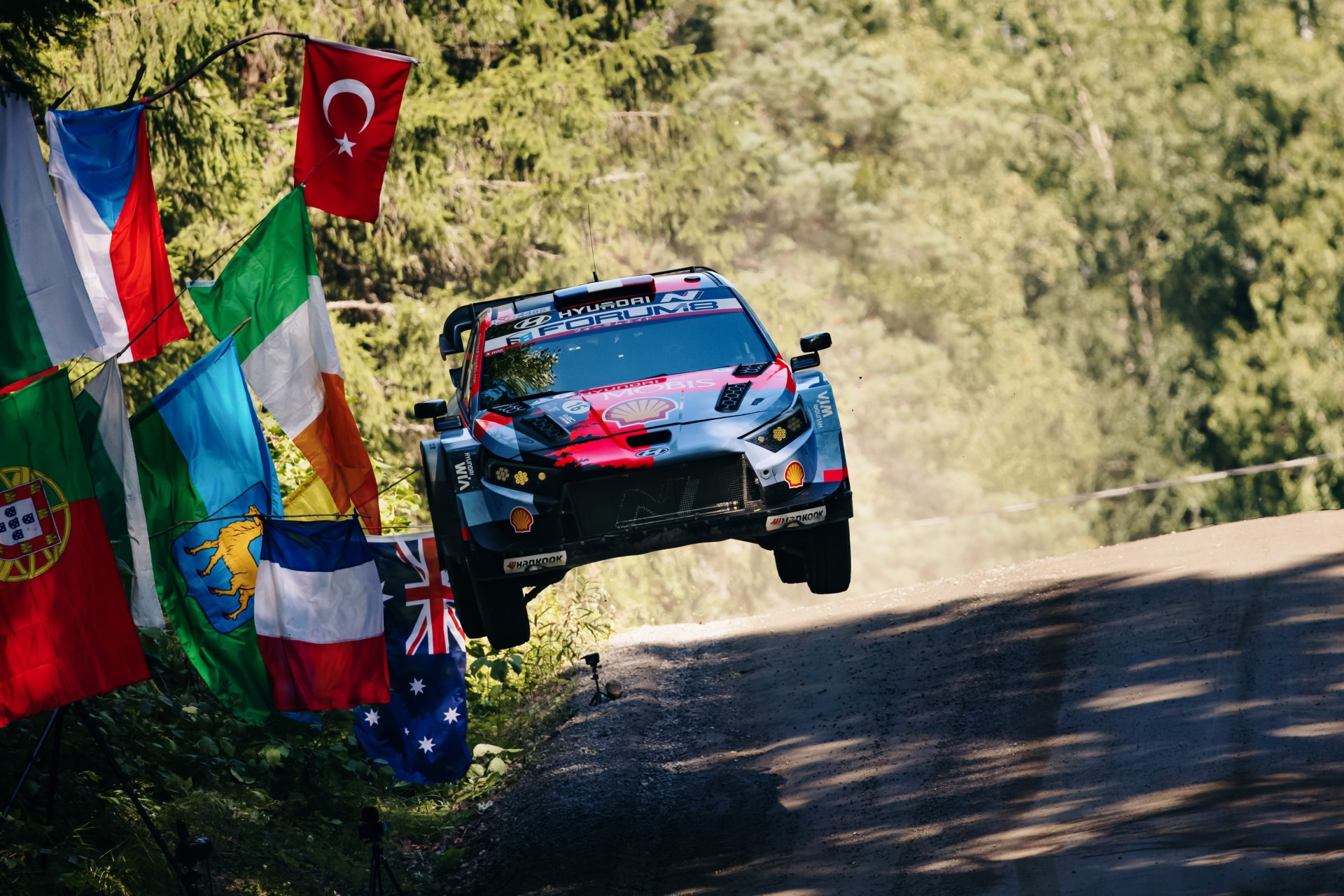 Hyundai Motorsport a avut doua echipaje in top 5 la Raliul Finlandei