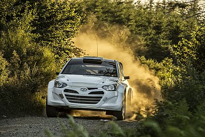 Hyundai i20 WRC a efectuat primul test pe macadam