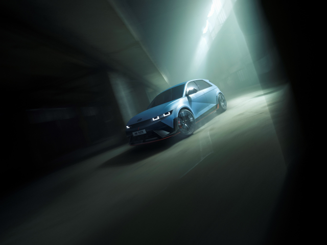 Hyundai IONIQ 5 N - debut in cadrul Goodwood Festival of Speed - 10_IONIQ5N_Exterior_Driving_Warehouse_Front_02.jpg