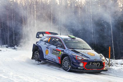 Hyundai Motorsport ramane in lupta pentru un loc pe podium dupa ziua a doua din Raliul Suediei