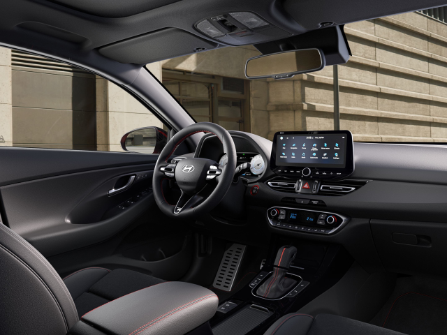 Hyundai i30 – mai indraznet, mai tehnologizat - Hyundai i30 Fastback N Line Interior (1).jpg