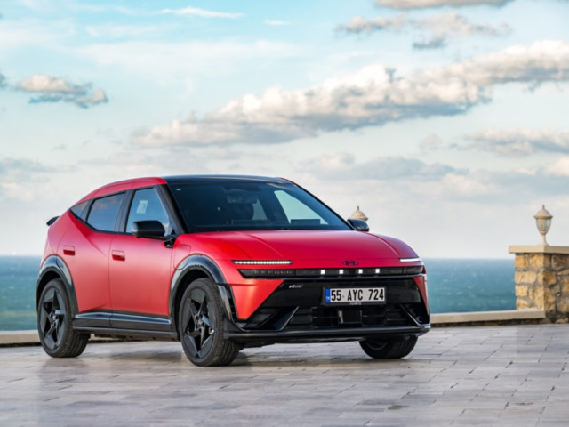 Hyundai IONIQ 3, finalist în competiția „Mașina Anului 2027 în Europa” - hyundai-ioniq-3-driving-experience-2026-fierce-red-matte-9972.jpg