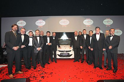 Oficialii Hyundai au preluat premiul Autobest 2012, obtinut cu modelul Hyundai Elantra