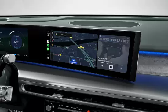 Apple CarPlay™ si Android Auto™.